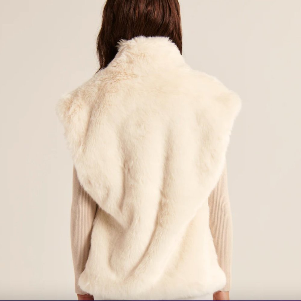 NWT Faux Fur Vest - Picture 2 of 3